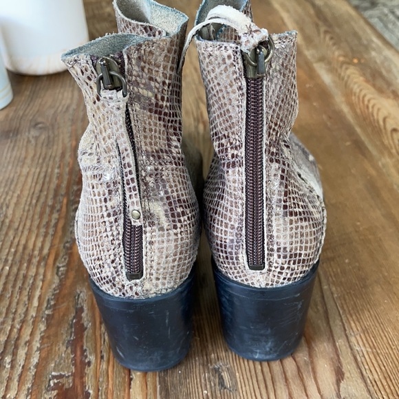 Topshop Snake Print Boot - Picture 3 of 4